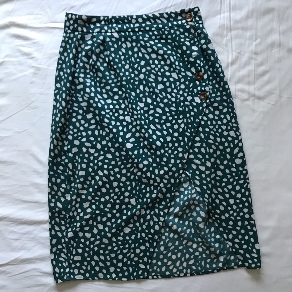 OCT 10 CLOSET CLOSING NLW Side Button Midi Skirt